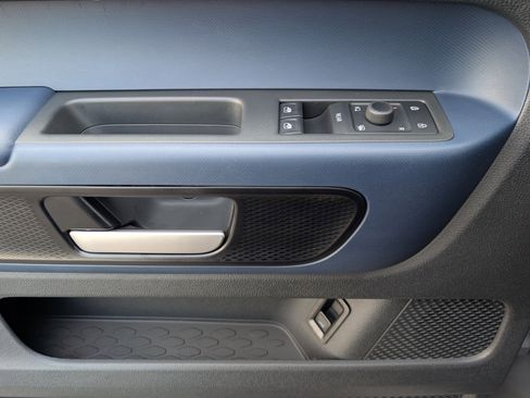 Used 2025 Volkswagen ID. Buzz Pro S Plus RWD image 16