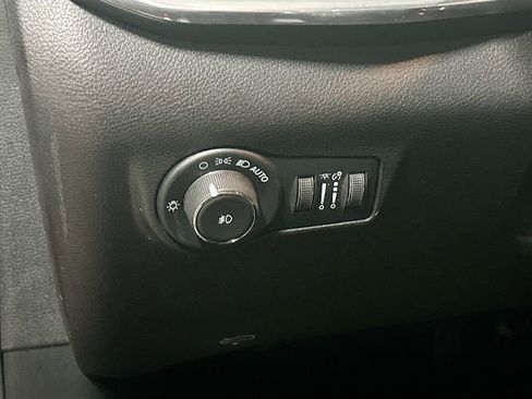 Used 2023 Jeep Compass Limited image 11