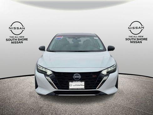 Used 2025 Nissan Sentra SR w/ SR Premium Package image 2