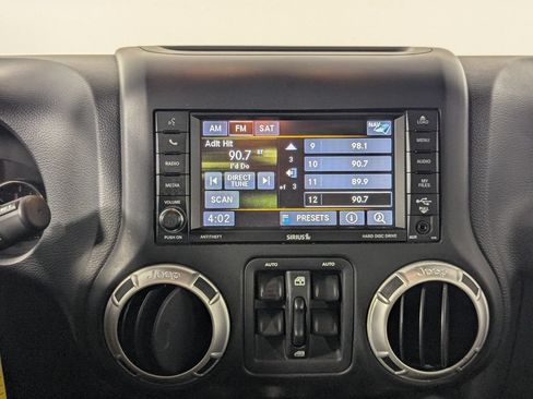 Used 2017 Jeep Wrangler Unlimited Sahara w/ Max Tow Package AWD/4WD image 16