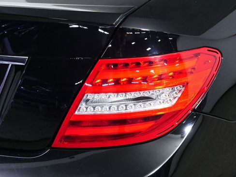 Used 2014 Mercedes-Benz C 250 Coupe image 17