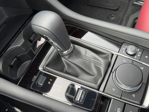 New 2026 MAZDA MAZDA3 Hatchback w/Premium Plus Pkg image 12