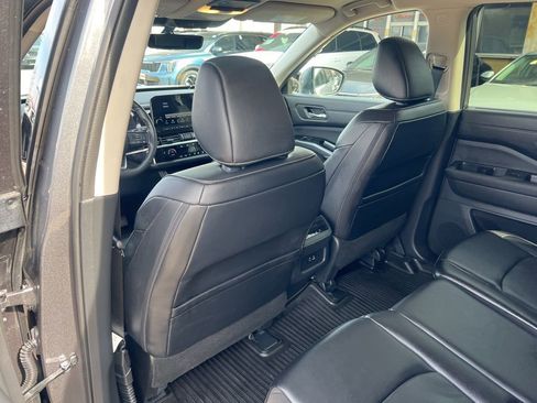 Used 2024 Nissan Pathfinder SL image 9