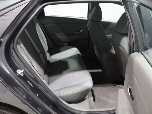 Used 2021 Hyundai Elantra SE image 20