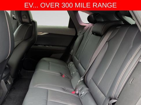 Used 2025 Cadillac Optiq Sport 2 w/ LPO, Floor Liner Package AWD/4WD image 31