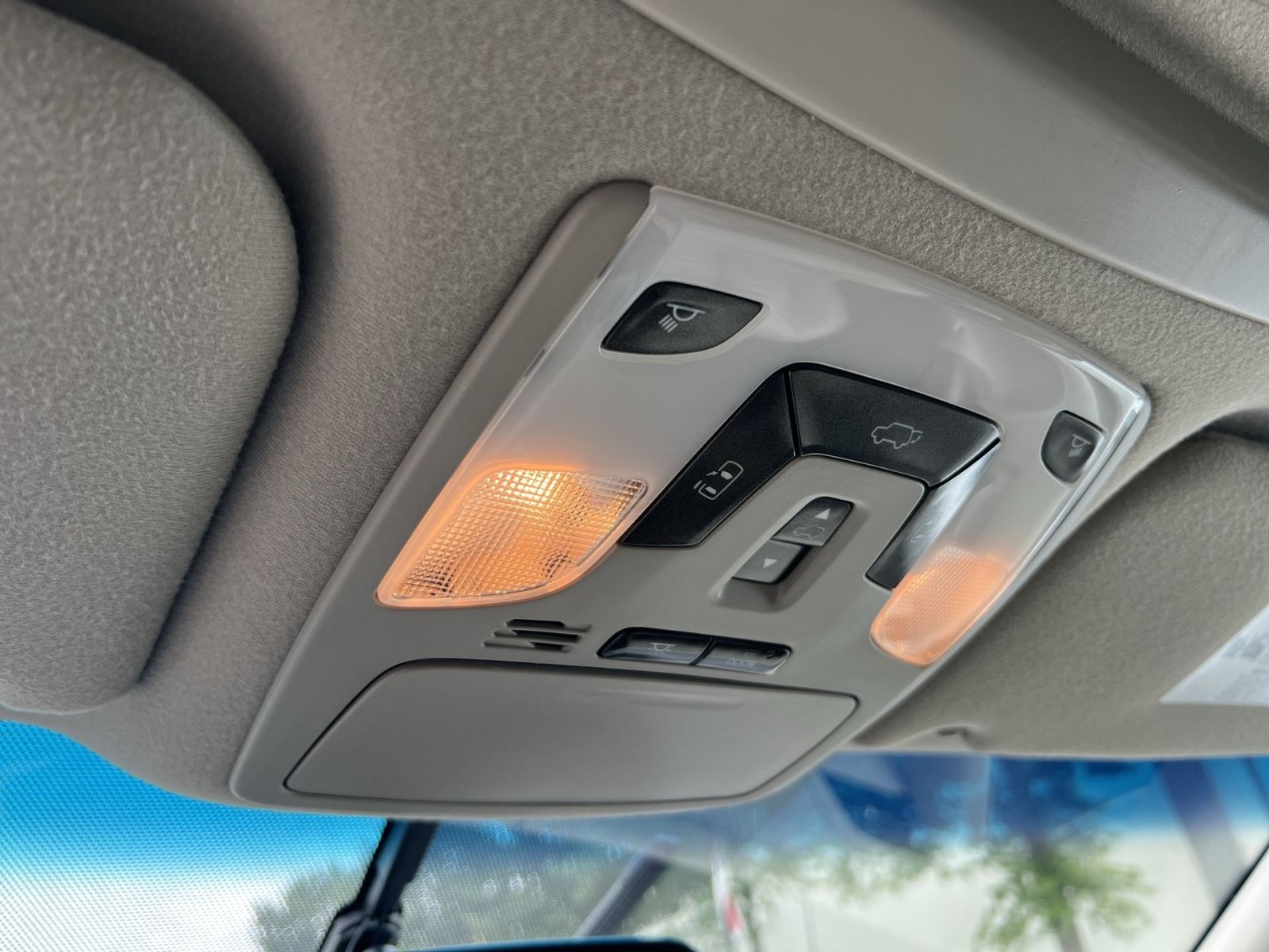 Used 2013 Toyota Sienna XLE w/ Entertainment Pkg FWD image 36