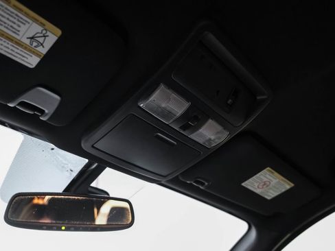 Used 2018 Nissan Titan SV w/ SV Convenience Package image 21