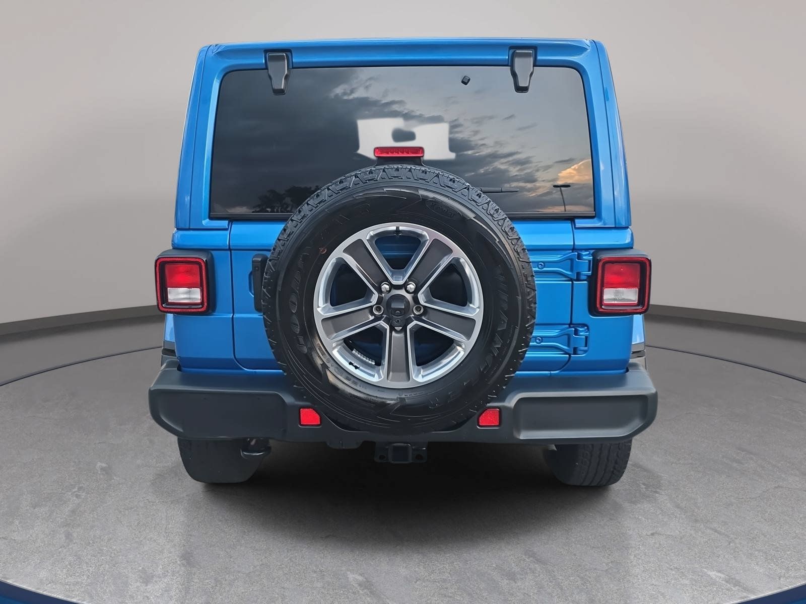 Used 2022 Jeep Wrangler Unlimited Sahara AWD/4WD image 6