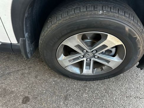 Used 2025 Honda Pilot EX-L image 12