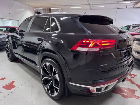 Used 2021 Volkswagen Atlas Cross Sport SE w/ Panoramic Sunroof Package image 5