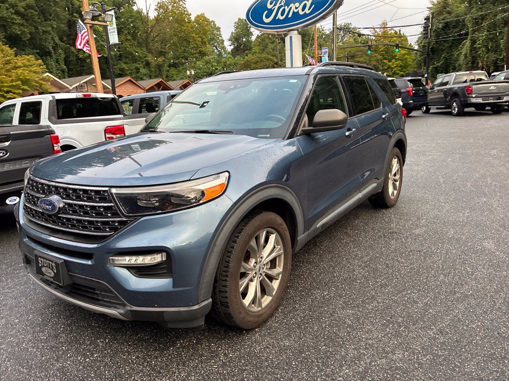 Used 2020 Ford Explorer XLT w/ Equipment Group 202A AWD/4WD image 4