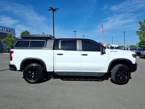 Used 2024 Chevrolet Silverado 1500 ZR2 w/ Technology Package AWD/4WD image 2