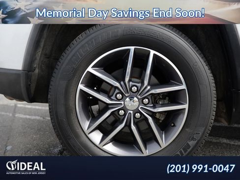 Used 2017 Jeep Grand Cherokee Limited w/ Luxury Group II RWD image 13