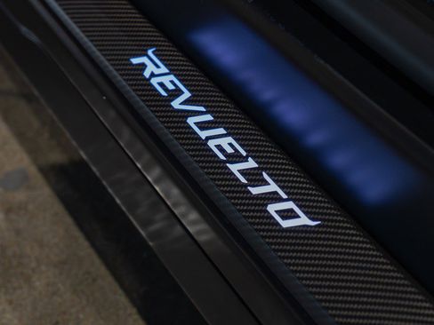 Used 2025 Lamborghini Revuelto AWD/4WD image 38