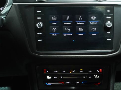 Used 2024 Volkswagen Tiguan SE AWD/4WD image 16
