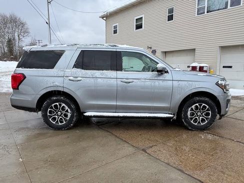 Used 2024 Ford Expedition XLT image 8