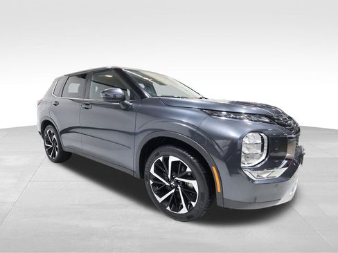 Used 2024 Mitsubishi Outlander SE image 6