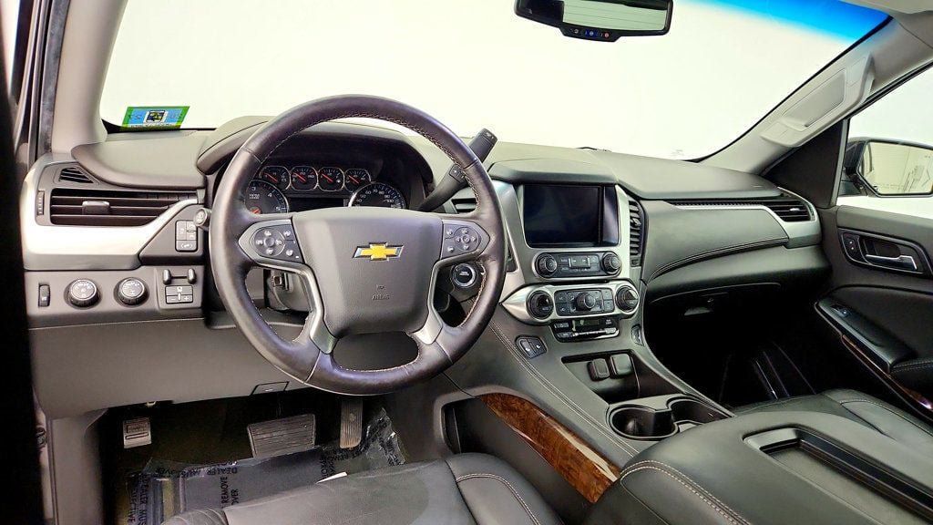 Used 2018 Chevrolet Suburban LT w/ Luxury Package AWD/4WD image 12