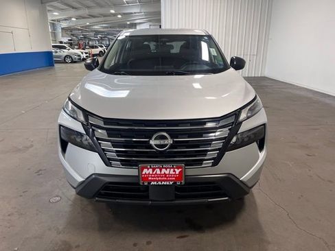 Used 2024 Nissan Rogue S image 8