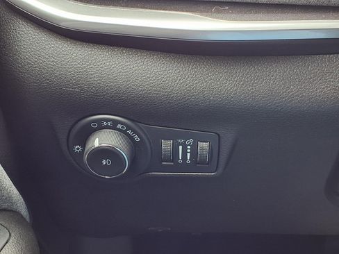 Used 2024 Jeep Compass Latitude image 16