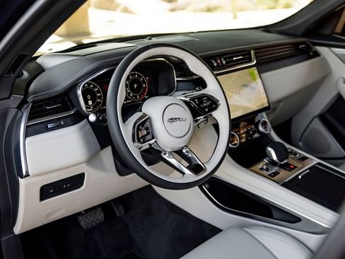 New 2026 Jaguar F-PACE R-Dynamic S image 16