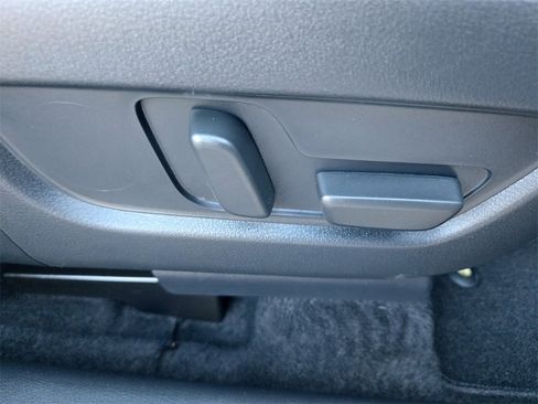 Used 2025 MAZDA CX-70 Plug-In Hybrid w/ Premium Pkg image 28