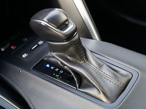 Used 2021 Toyota Venza LE image 18