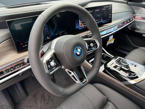 New 2026 BMW i7 xDrive60 w/ Executive Package AWD/4WD image 3