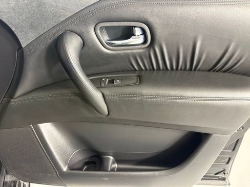 Used 2024 Nissan Armada SV image 12