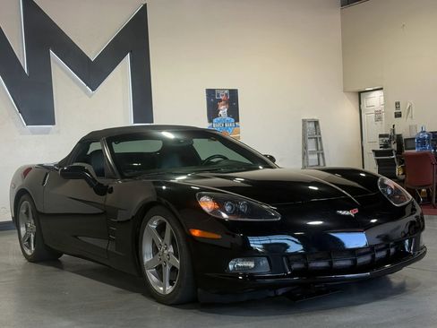Used 2005 Chevrolet Corvette Convertible w/ Preferred Equipment Group RWD image 2