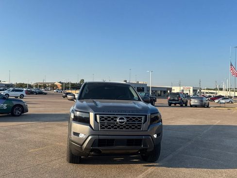Certified 2022 Nissan Frontier SV w/ Technology Package AWD/4WD image 5