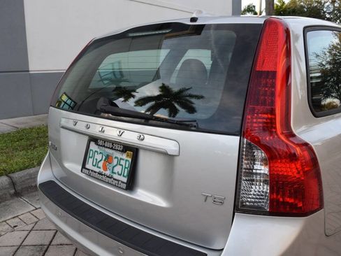 Used 2011 Volvo V50 T5 image 23