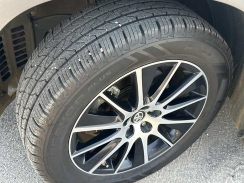 Used 2017 Toyota Highlander SE FWD image 14