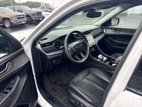 Used 2023 Jeep Grand Cherokee Limited w/ Black Appearance Package AWD/4WD image 14