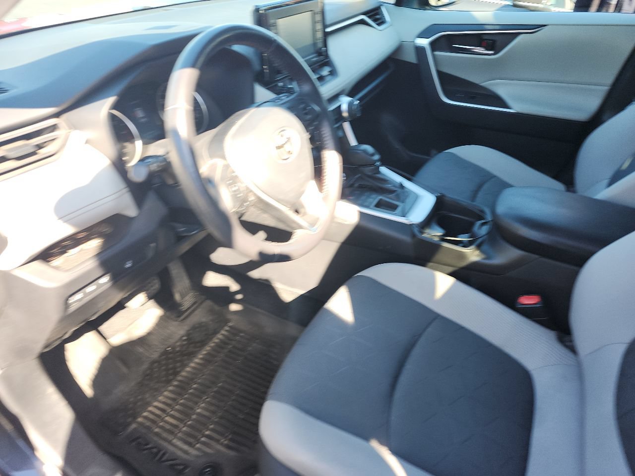 Used 2021 Toyota RAV4 XLE w/ XLE Grade Weather Package AWD/4WD image 5