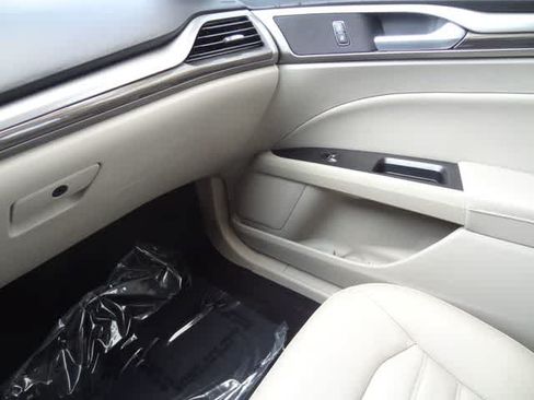 Used 2018 Ford Fusion SE w/ Fusion SE Technology Package FWD image 34