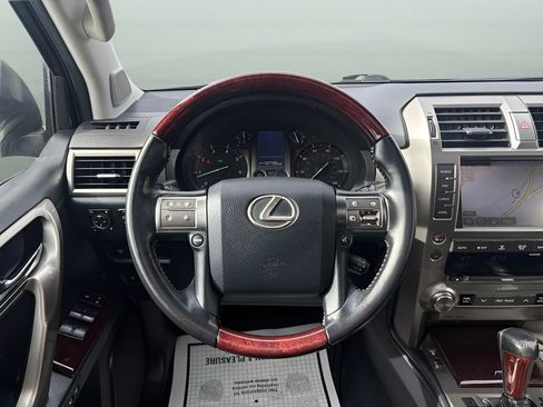 Used 2017 Lexus GX 460 Premium w/ Premium Package image 12