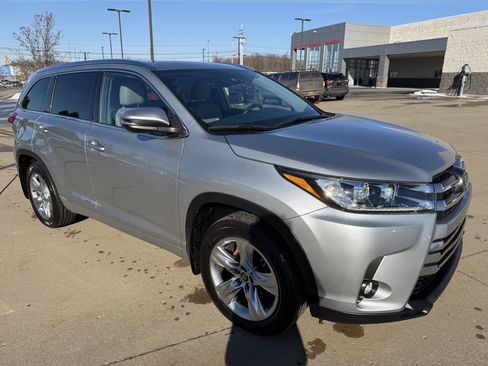 Used 2019 Toyota Highlander Limited image 7