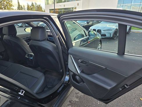 Used 2024 BMW i5 eDrive40i w/ Convenience Package image 14