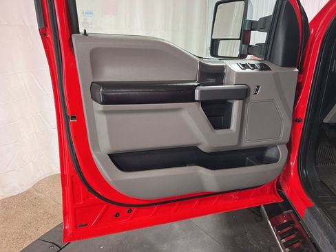 Used 2017 Ford F150 XLT w/ Equipment Group 302A Luxury image 4