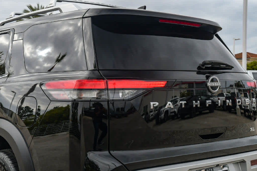 Used 2023 Nissan Pathfinder SL w/ Cargo Package FWD image 6