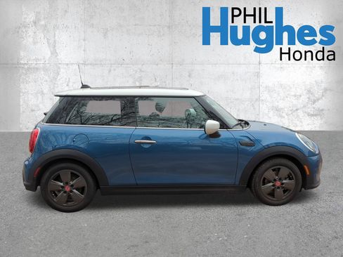 Used 2024 MINI Cooper 2-Door Hardtop image 2