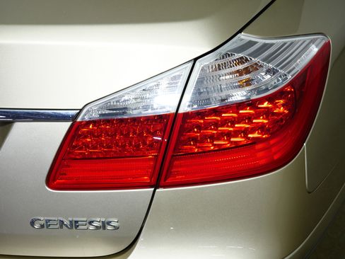 Used 2010 Hyundai Genesis 3.8 image 17