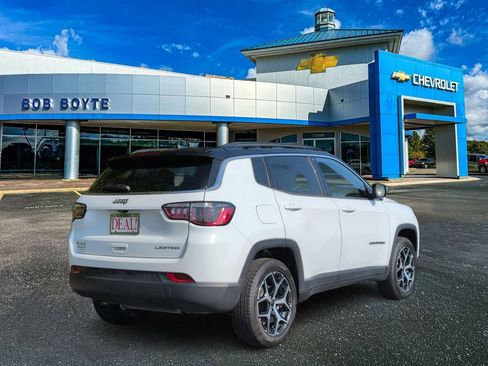 Used 2025 Jeep Compass Limited AWD/4WD image 3