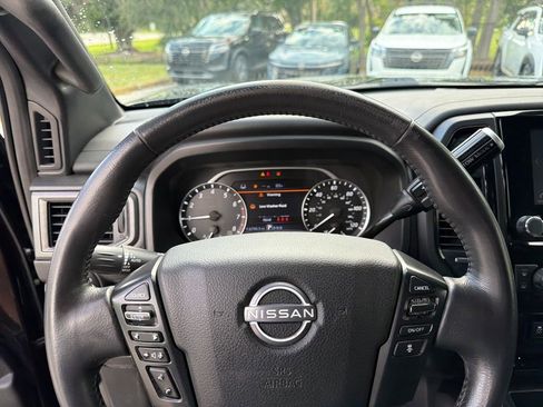 Used 2023 Nissan Titan SV w/ SV Convenience Package RWD image 21