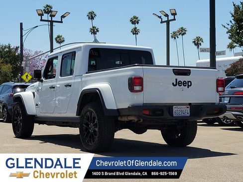 Used 2025 Jeep Gladiator Sport AWD/4WD image 14