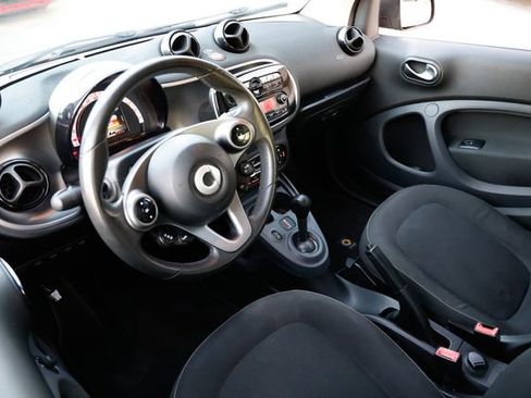 Used 2016 smart fortwo passion image 5