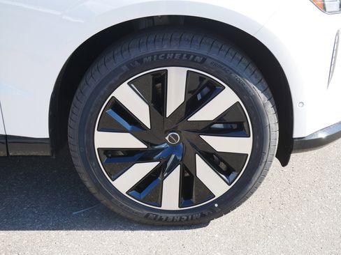 New 2026 Volvo EX90 Plus AWD/4WD image 4