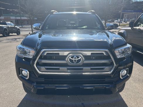 Used 2017 Toyota Tacoma Limited w/ Tow Package image 4