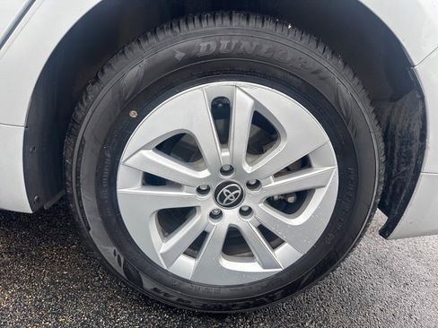 Used 2017 Toyota Prius Two image 31